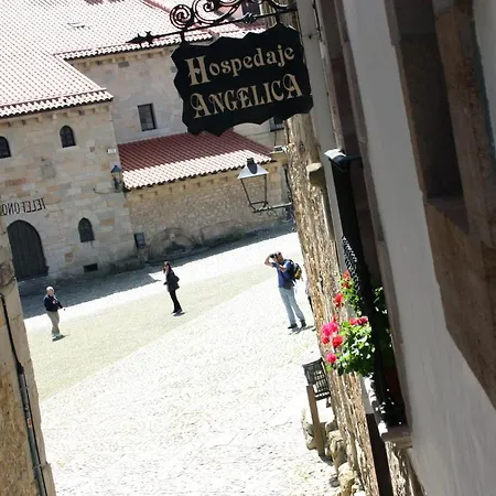 Angelica Gasthuis Santillana del Mar